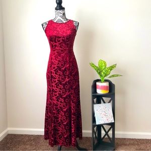 En focus Studio Burgundy Velvet Long Dress size 4